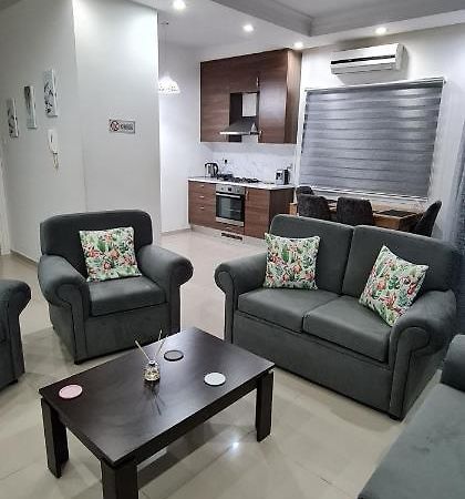 Oytam Apt Nicosia Luaran gambar