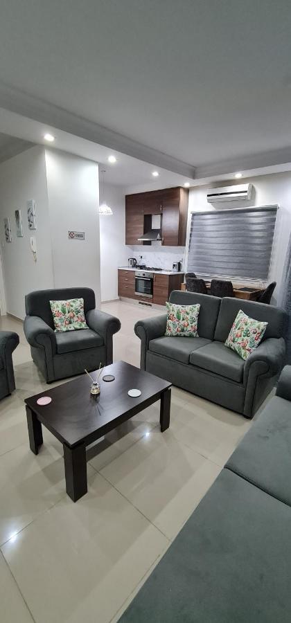 Oytam Apt Nicosia Luaran gambar