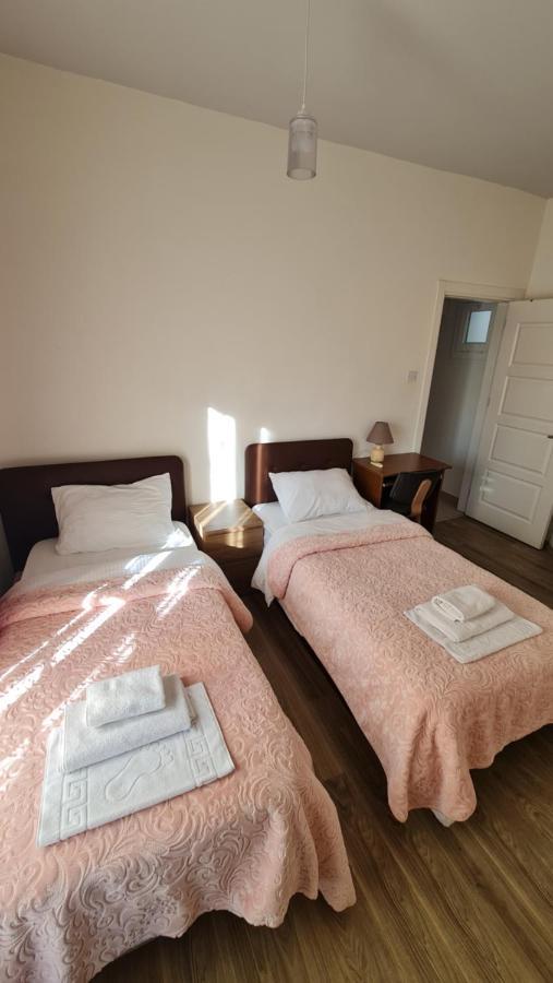 Oytam Apt Nicosia Luaran gambar