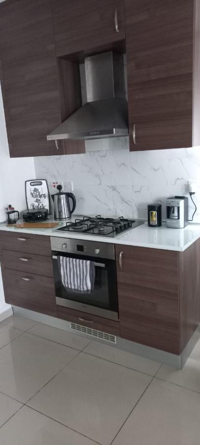 Oytam Apt Nicosia Luaran gambar